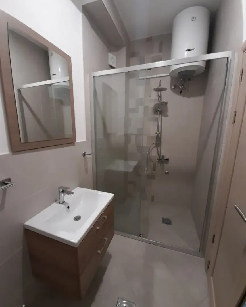 Izdavanje, jednosoban stan, 55m², Centar, Cetinje