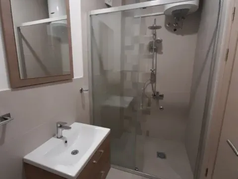 Izdavanje, jednosoban stan, 55m², Centar, Cetinje - image 4