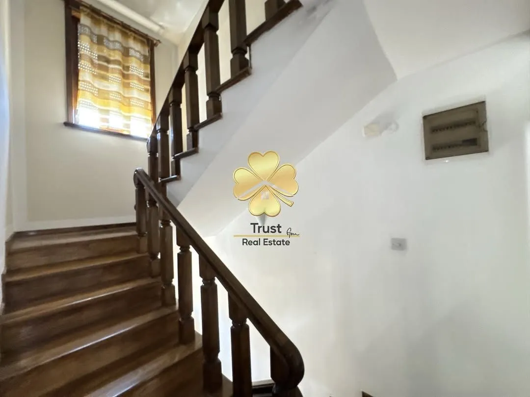 Prodaja, kuća, 270m², Masline, Podgorica