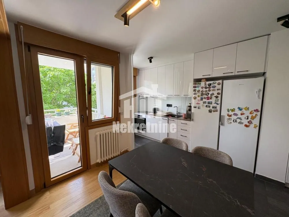 Prodaja, trosoban stan, 74m², Stari Grad, Beograd