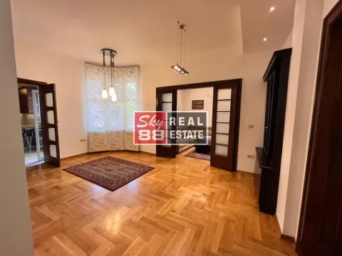 Izdavanje, četvorosoban stan, 130m², Savski Venac, Beograd - image 1