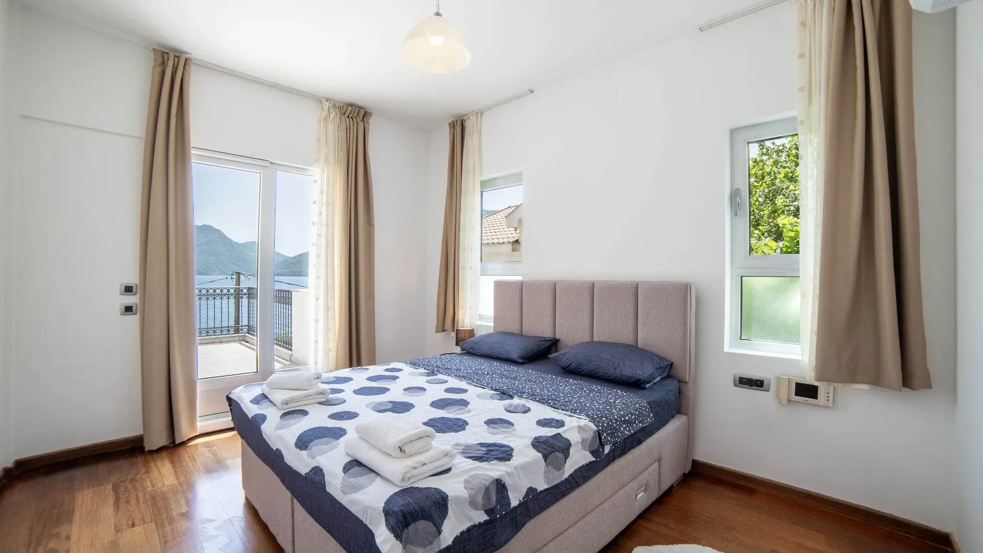 Sale, house, 405m², Kotor, Crna Gora