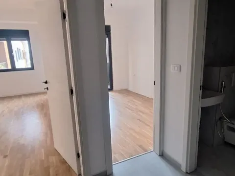 Prodaja, jednosoban stan, 44m², Stari Aerodrom, Podgorica - image 1