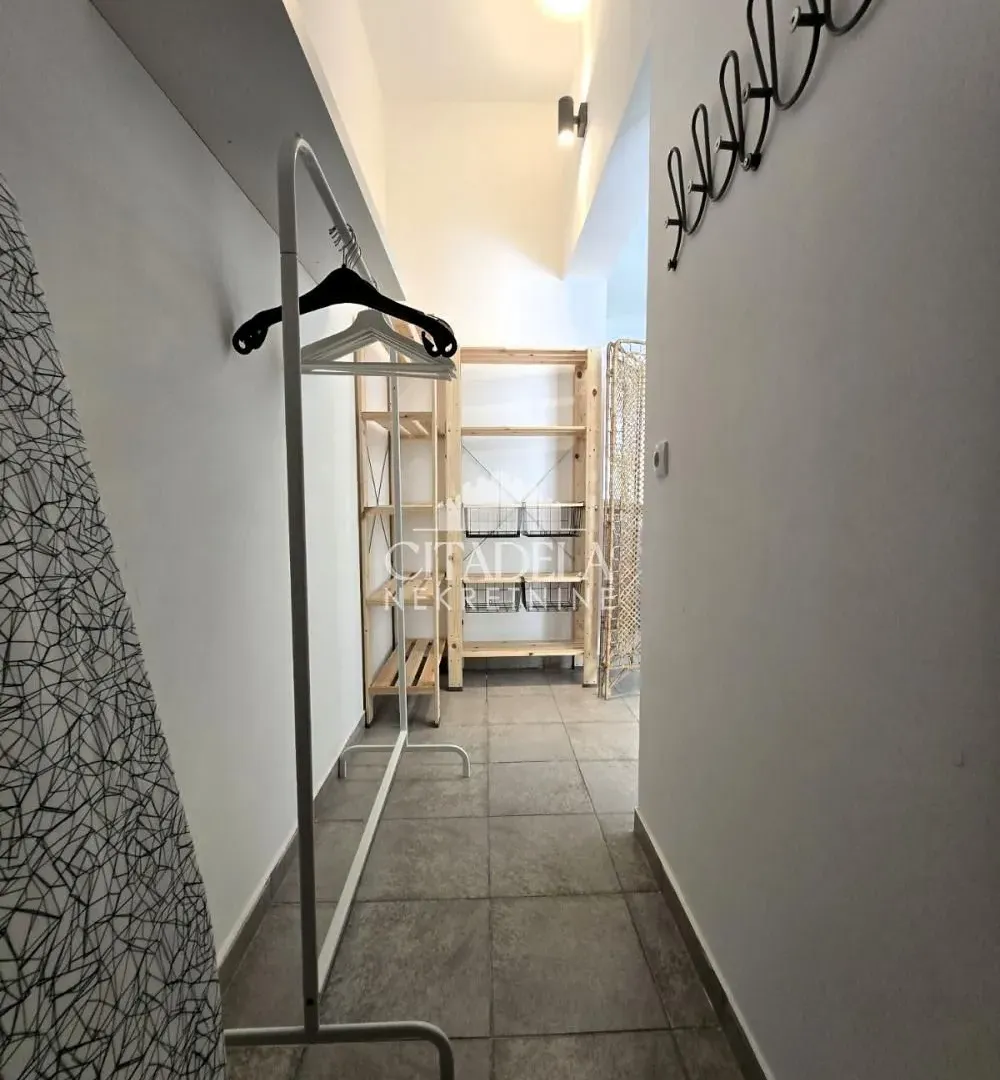 Izdavanje, jednosoban stan, 55m², Resnik, Beograd