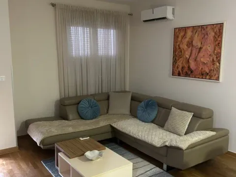 Izdavanje, dvosoban stan, 65m², City Kvart, Podgorica
