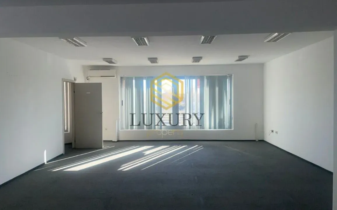 Izdavanje, poslovni prostor, 160m², Kod Big Fashion-a, Podgorica