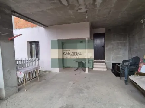 Prodaja, kuća, 300m², Tonja, Ćuprija - image 39