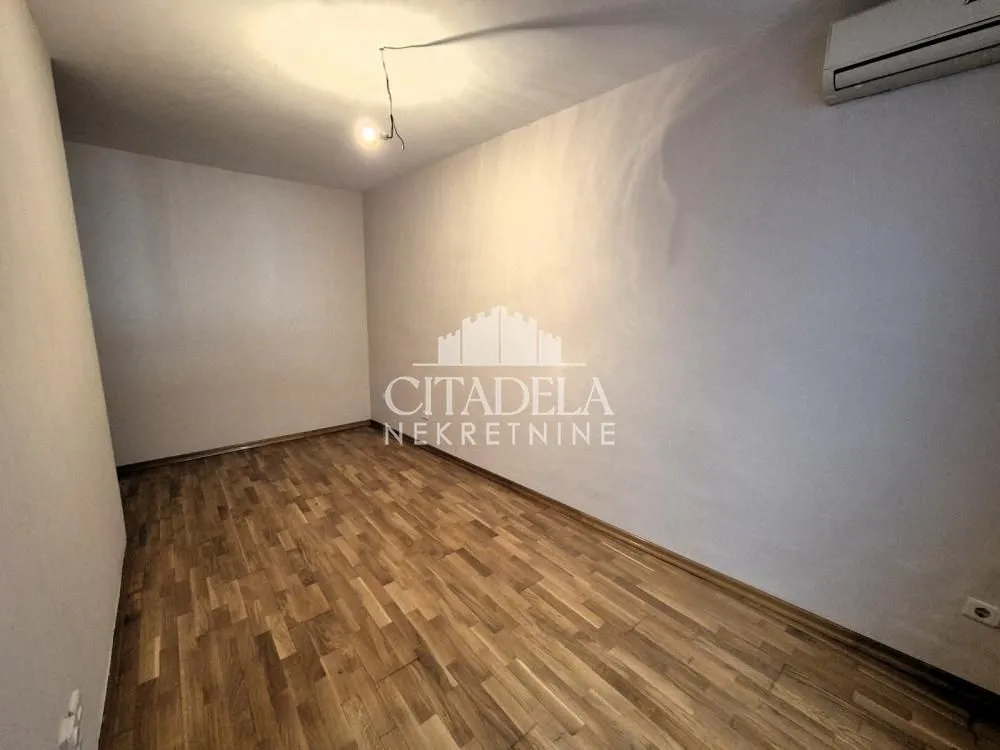 Prodaja, trosoban stan, 74m², Vračar Hram, Vračar Sve Podlokacije