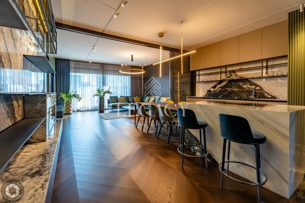 Izdavanje, četvorosoban stan, 161m², Vračar Hram, Vračar Sve Podlokacije