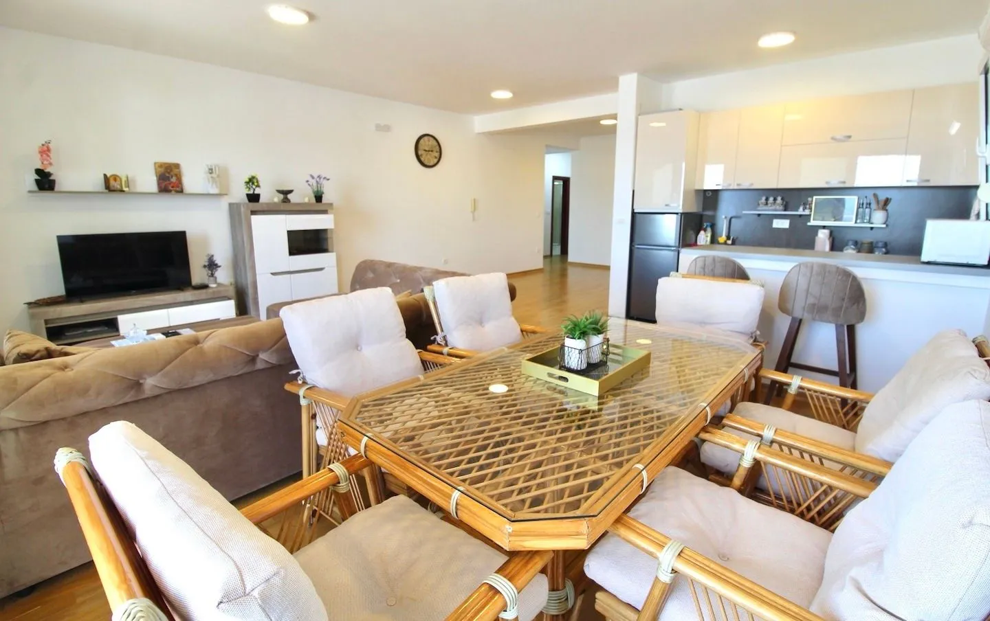 Daily-rent, two bedroom apartment, 100m², Dobre Vode, Bar