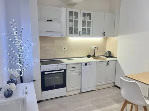 Izdavanje, jednosoban stan, 40m2, Centar, Budva Izdavanje, jednosoban stan, 40m2, Centar, Budva
