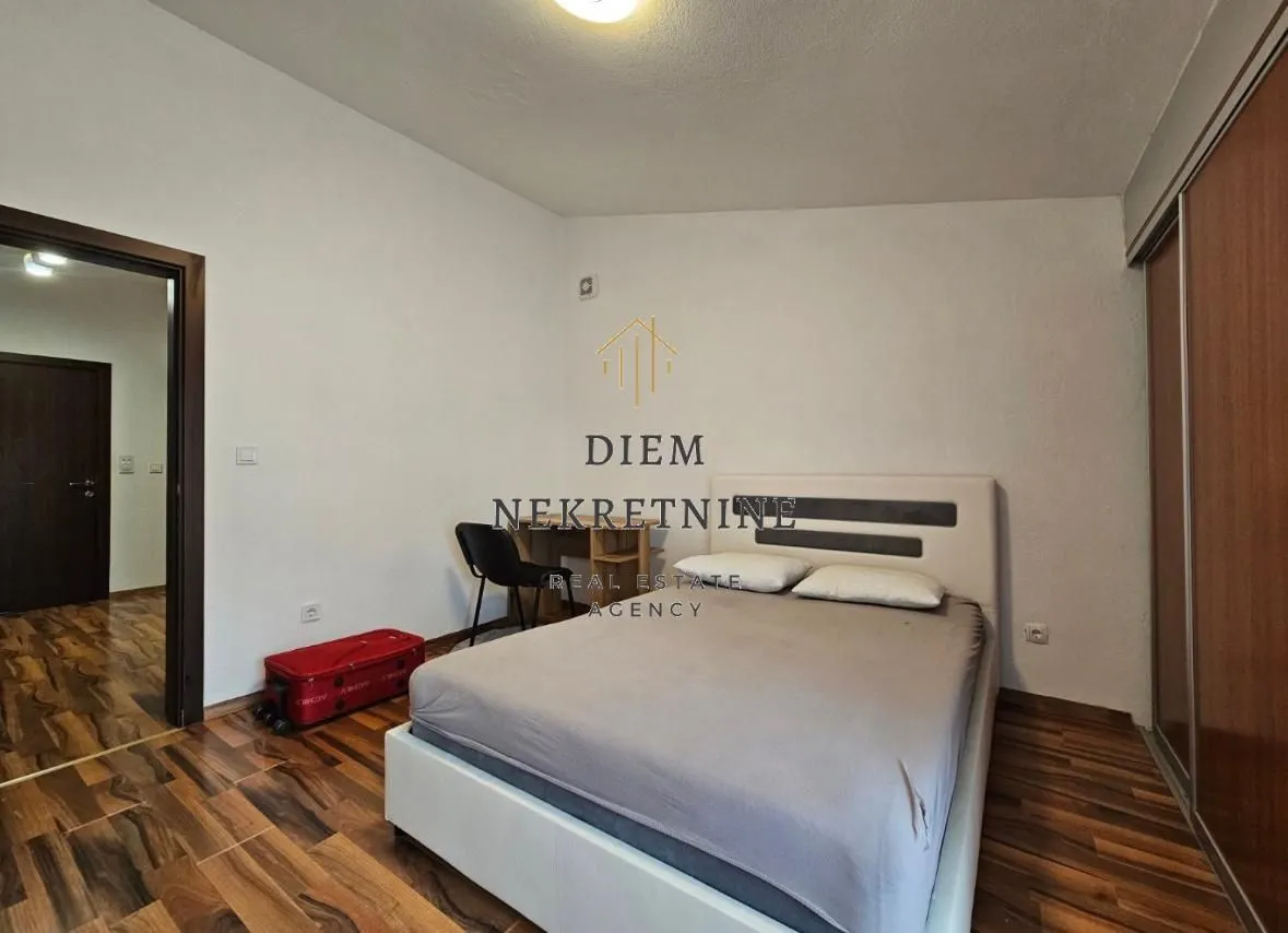 Izdavanje, trosoban stan, 120m², Centar, Bar