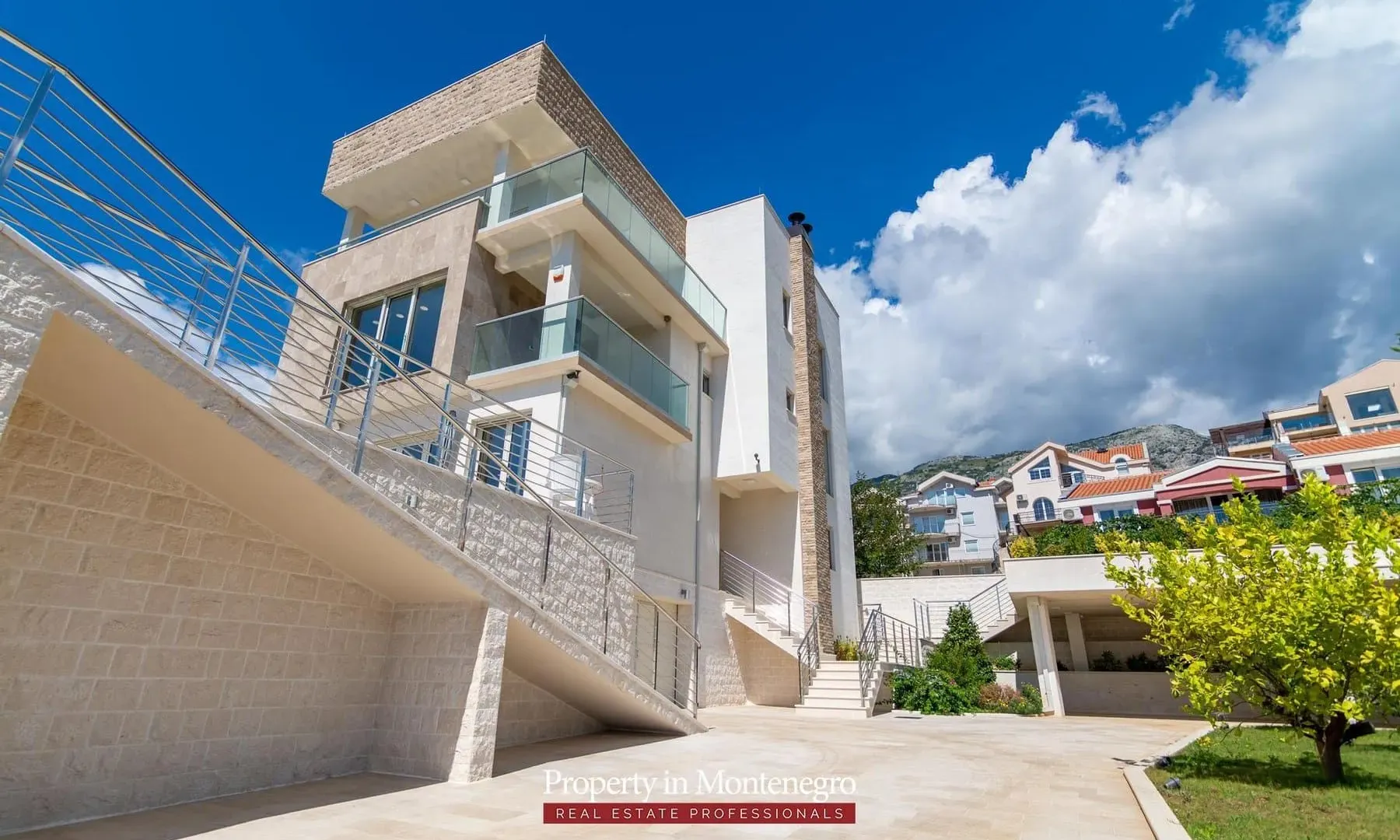 Sale, house, 400m², Bečići, Budva