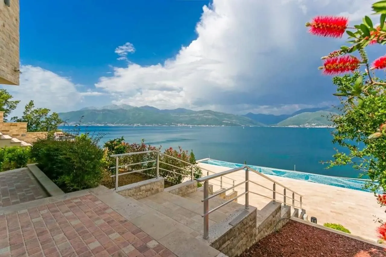 Sale, house, 517m², Krašići, Tivat