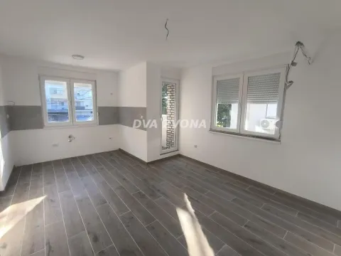 Prodaja, dvosoban stan, 53m², Petrovaradin, Novi Sad - image 1