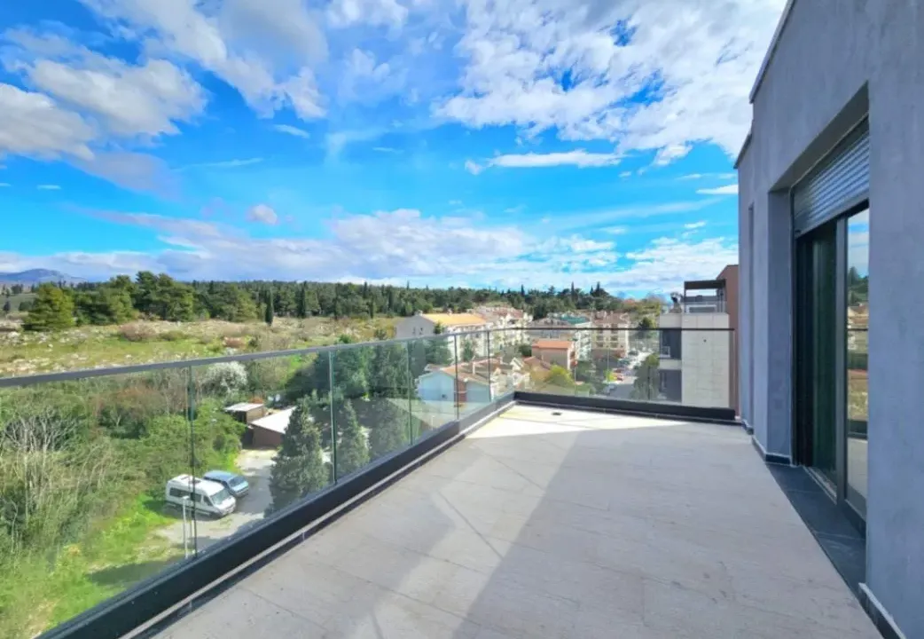 Prodaja, dvosoban stan, 206m², Zagorič, Podgorica