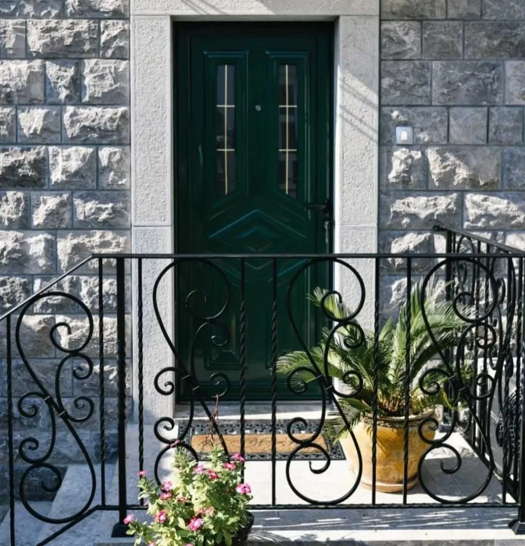 Prodaja, kuća, 107m², Tivat, Crna Gora