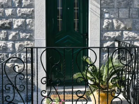 Sale, house, 107m², Tivat, Crna Gora - image 18