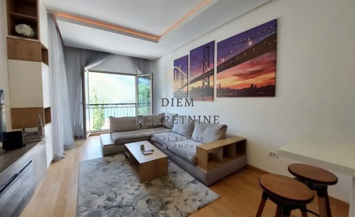 Rent, one bedroom apartment, 57m², Dobrota, Kotor