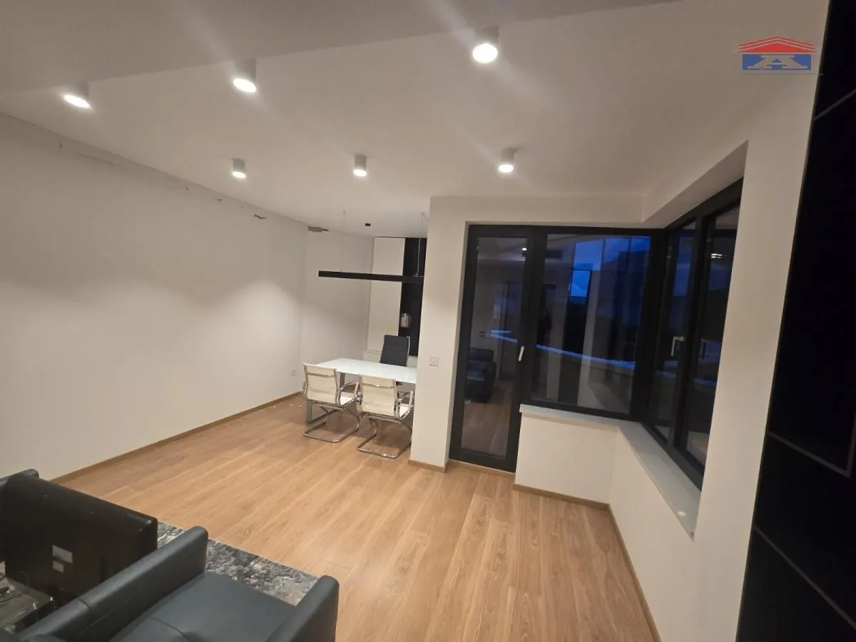 Prodaja, trosoban stan, 101m², Centar, Novi Sad
