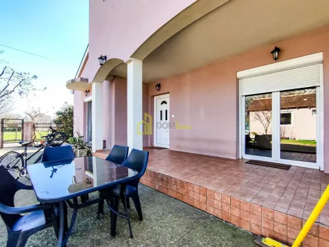 Prodaja, kuća, 150m², Tološi, Podgorica - image 14