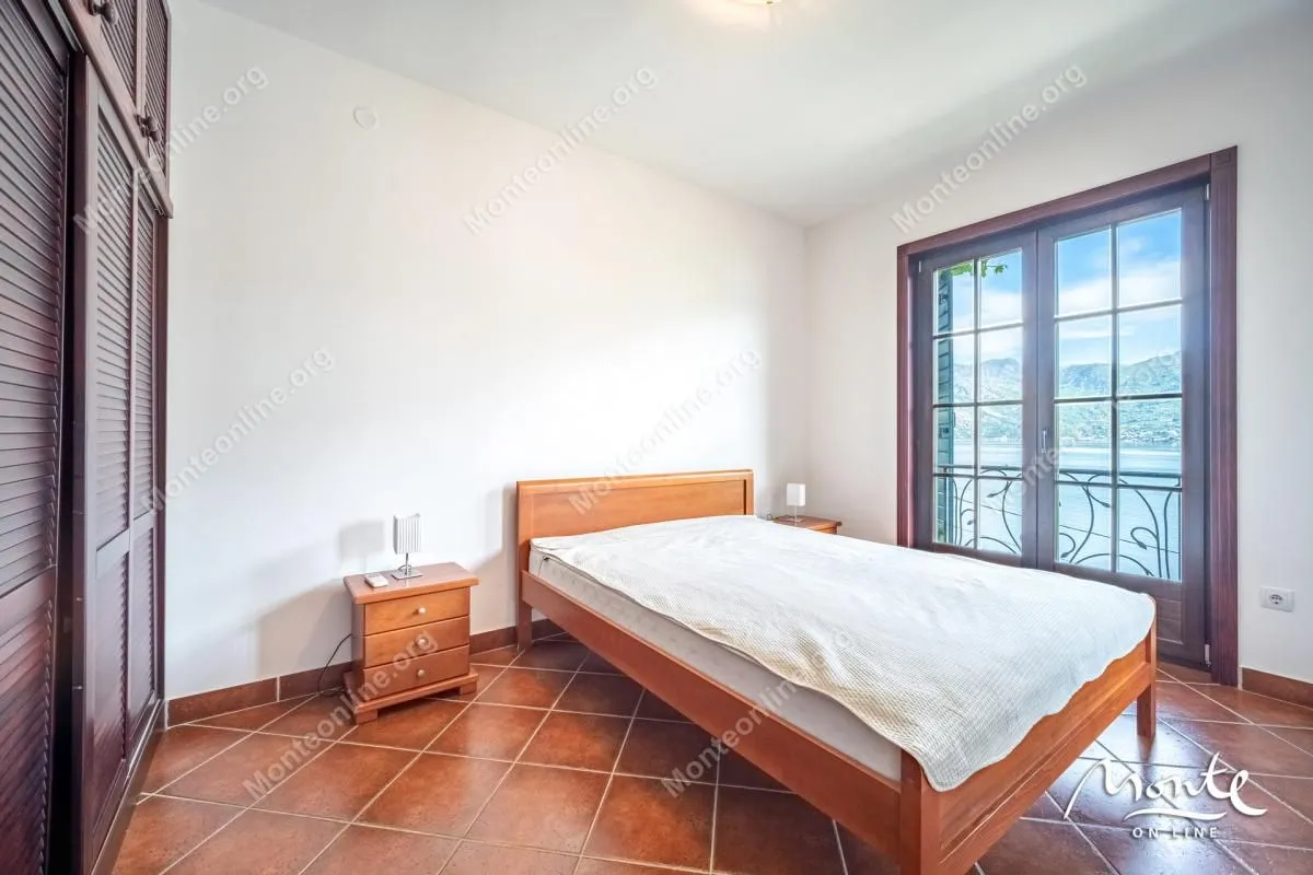 Prodaja, dvosoban stan, 94m², Kostanjica, Kotor