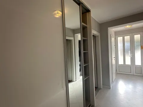 Izdavanje, dvosoban stan, 85m², Centar, Tivat - image 12