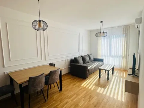 Izdavanje, jednosoban stan, 50m², Bečići, Budva - image 1