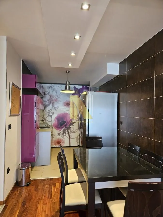 Izdavanje, trosoban stan, 78m², Sajmište, Novi Sad