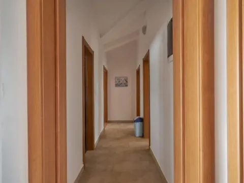 Izdavanje, dvosoban stan, 70m², Centar, Tivat - image 5