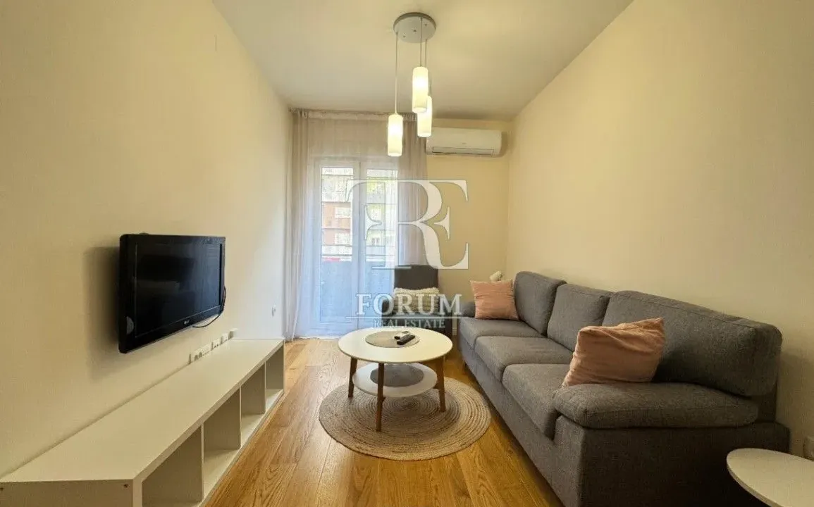 Izdavanje, jednosoban stan, 42m², Central Point, Podgorica