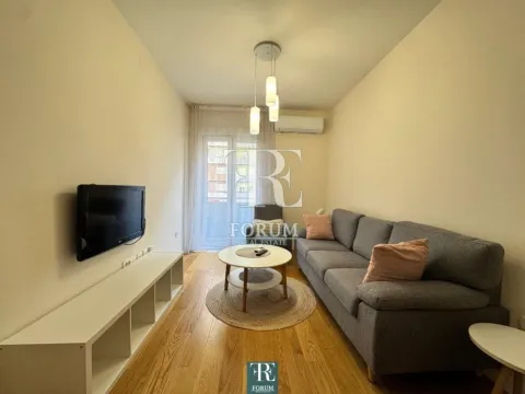 Izdavanje, jednosoban stan, 42m², Central Point, Podgorica