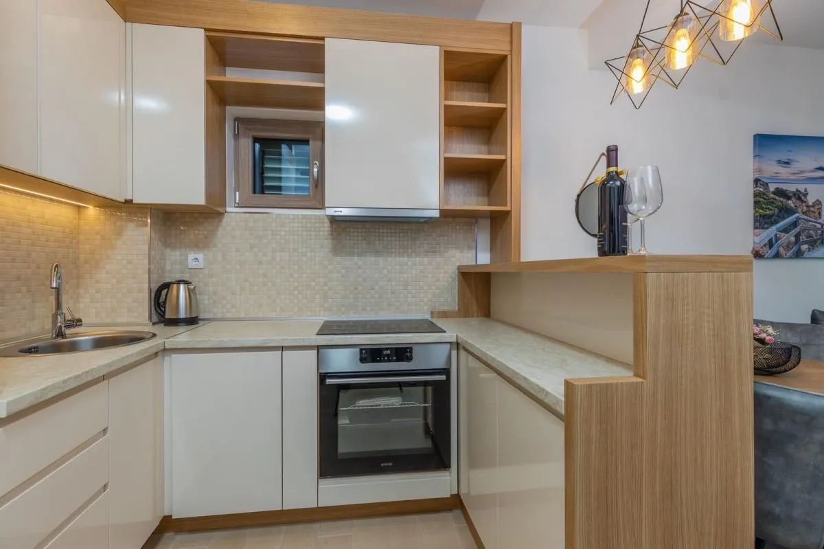 Prodaja, dvosoban stan, 61m², Pržno, Budva