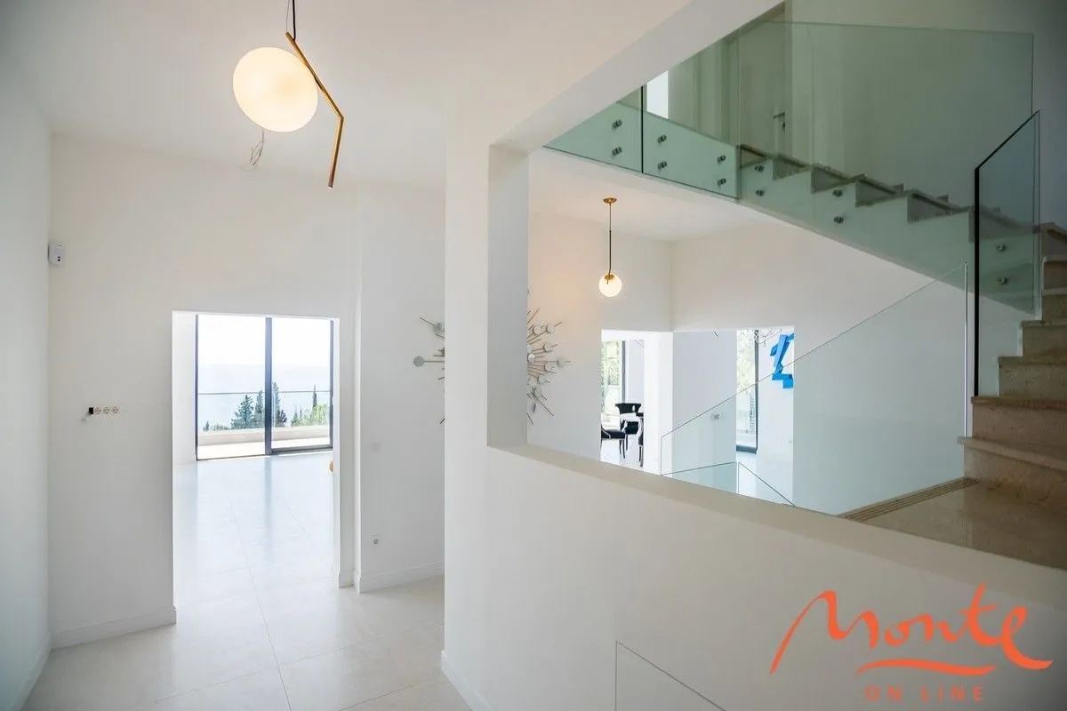 Sale, house, 632m², Reževići, Budva