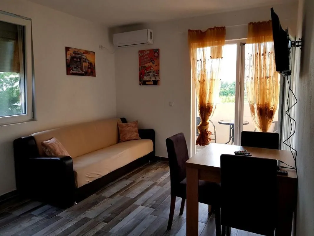 Izdavanje, jednosoban stan, 40m², Bar, Crna Gora
