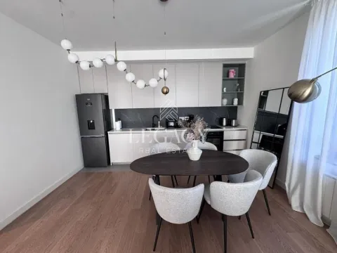 Izdavanje, trosoban stan, 89m², Savski Venac, Beograd - image 3
