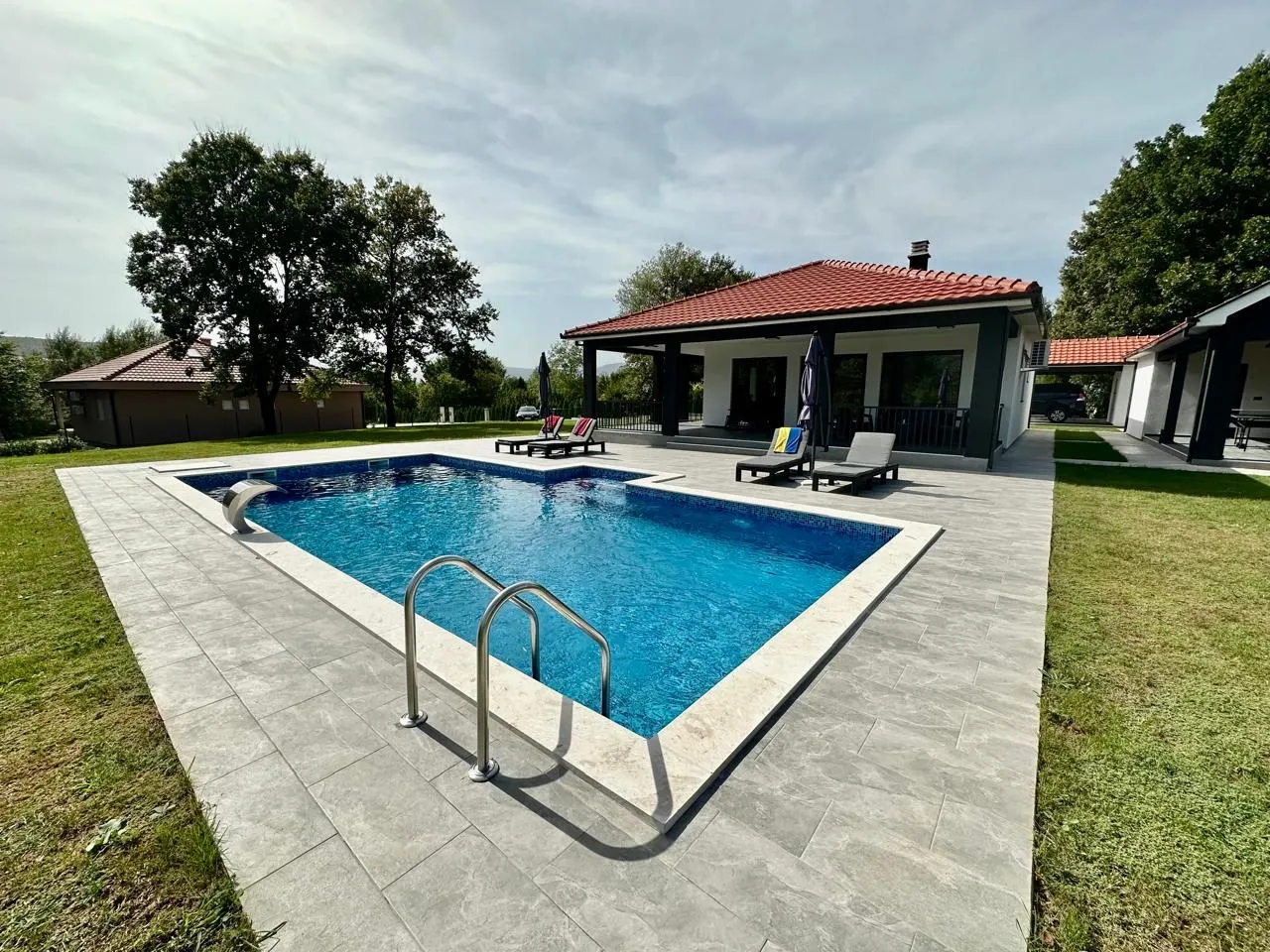 Rent, house, 150m², Pričelje, Podgorica