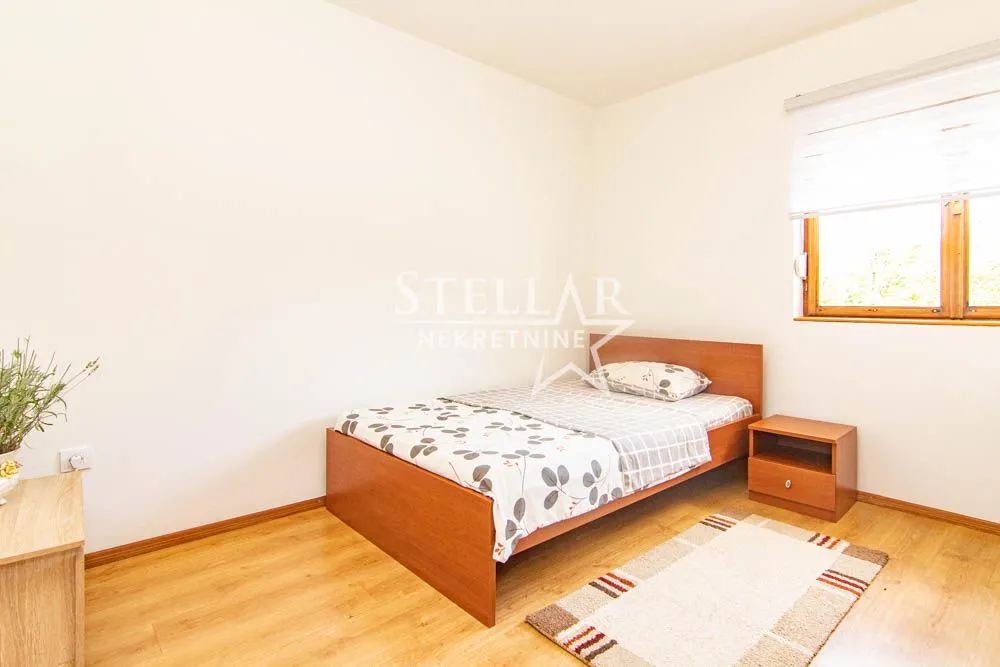 Rent, house, 220m², Tološi, Podgorica