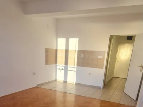 Prodaja, garsonjera, 27m², Grbavica, Novi Sad Sve Podlokacije - image 2