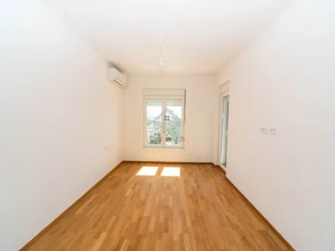 Prodaja, trosoban stan, 82m², Stari Aerodrom, Podgorica - image 3