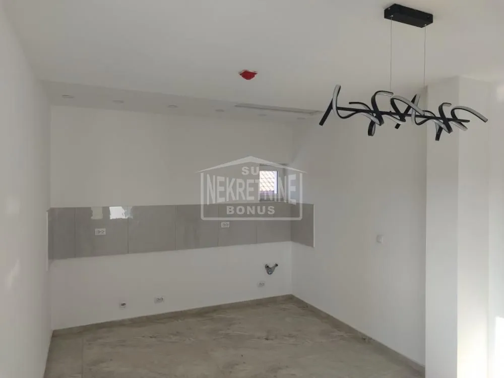 Izdavanje, trosoban stan, 160m², Mali Bajmok, Subotica