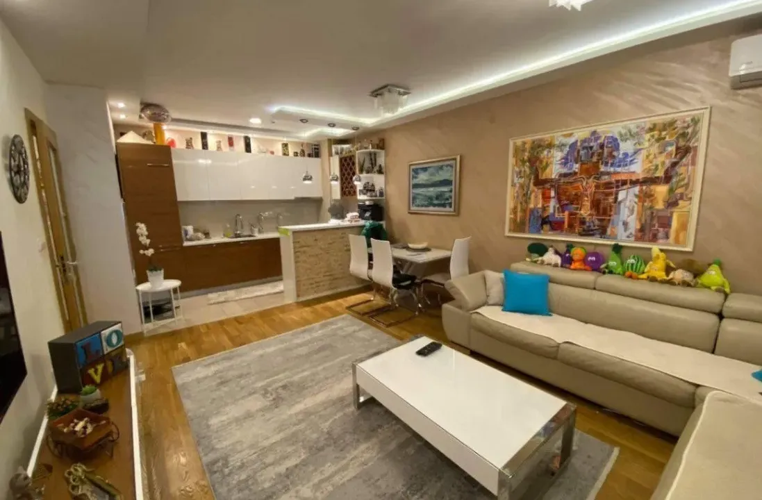 Izdavanje, dvosoban stan, 94m², City Kvart, Podgorica