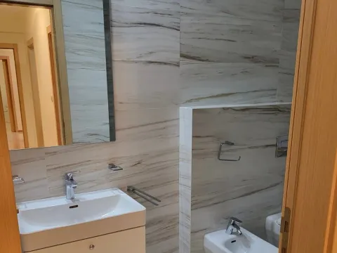 Izdavanje, trosoban stan, 95m², Momišići, Podgorica - image 7