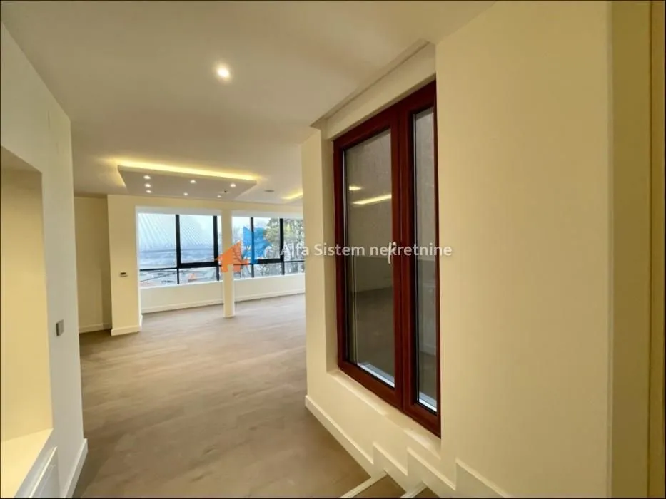 Izdavanje, četvorosoban stan, 174m², Savski Venac, Beograd