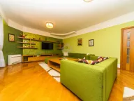 Izdavanje, trosoban stan, 140m², Centar, Podgorica - image 4