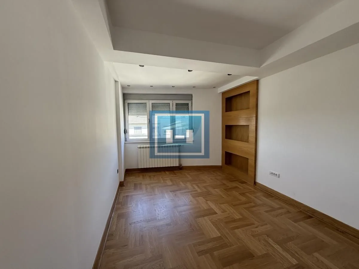 Prodaja, dvosoban stan, 77m², Vašarište, Jagodina