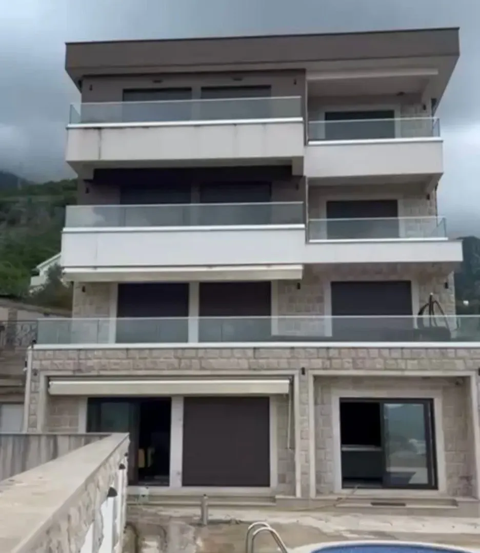 Izdavanje, kuća, 430m², Kamenovo, Budva