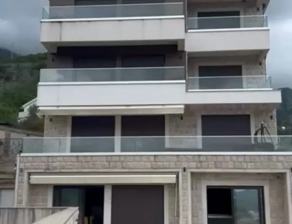 Izdavanje, kuća, 430m², Kamenovo, Budva