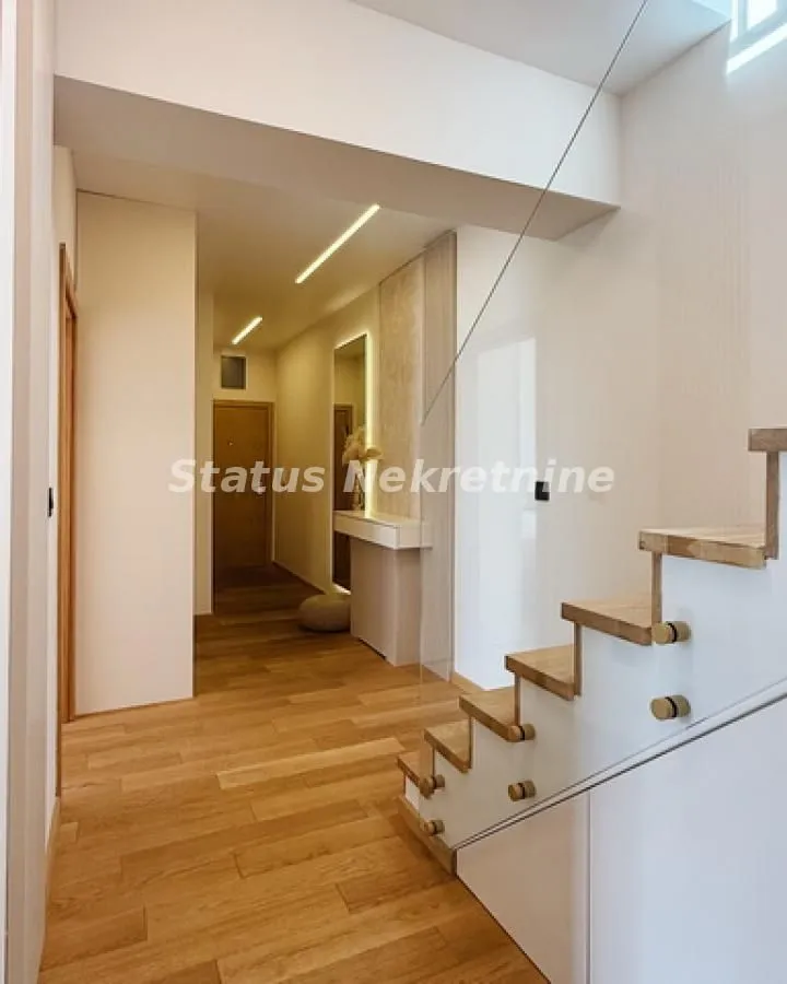 Prodaja, stan, 112m², Centar, Novi Sad