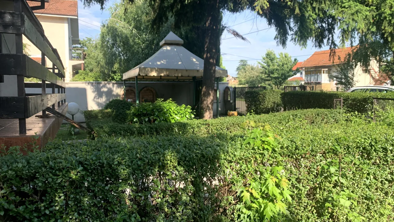 Rent, house, 300m², Čukarica, Beograd